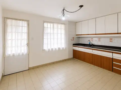 Casa en venta en Fisherton con 3 dormitorios y 2 baños – Donado 304 Bis