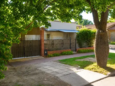 Casa en venta en Fisherton con 3 dormitorios y 2 baños – Donado 304 Bis