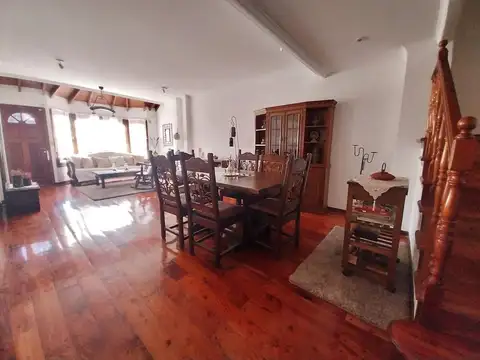 VENTA CASA TIPO TRIPLEX 5 AMBIENTES OLIVOS