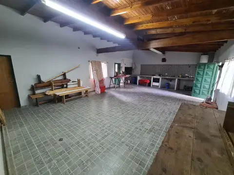 Casa 9 ambientes con 3 baños