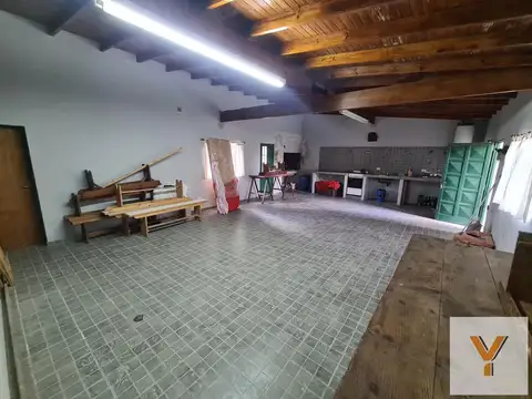 Casa 9 ambientes con 3 baños