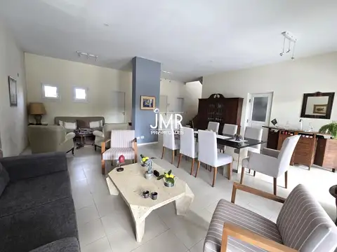 Casa 4 ambientes con 3 baños