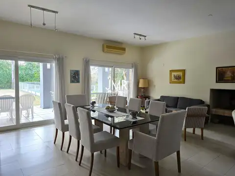Casa 4 ambientes con 3 baños