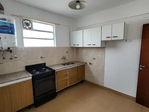 EXCELENTE DEPARTAMENTO 2 AMBIENTES, SUPER LUMINOSO  