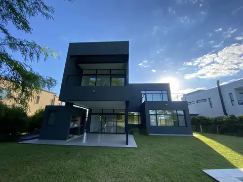 Casa en Venta en Haras Santa Maria, USD 320.000
