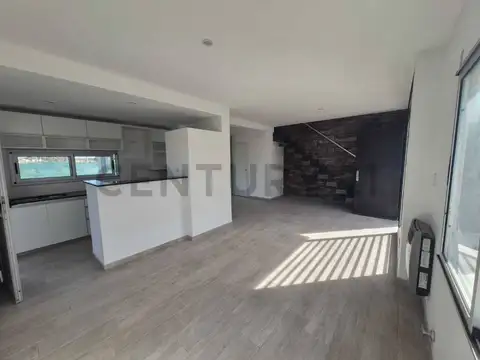 513 entre 142 y 143 Dúplex Casa  en Complejo Cerrado en venta. FINANCIACION!!