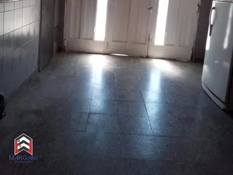 Casa 4 AMB C/ Cochera + Patio y jardin