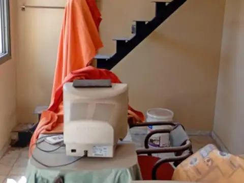 Casa en venta - 2 Dormitorios 1 Baño - Local - Mendoza