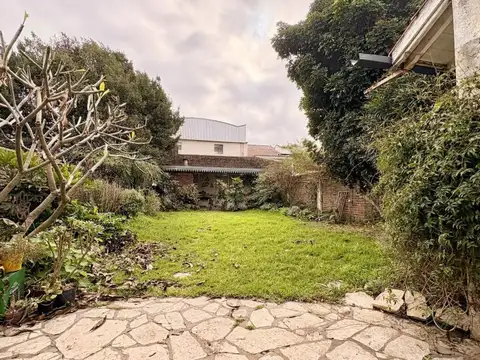 Casa 5 ambientes con 2 baños