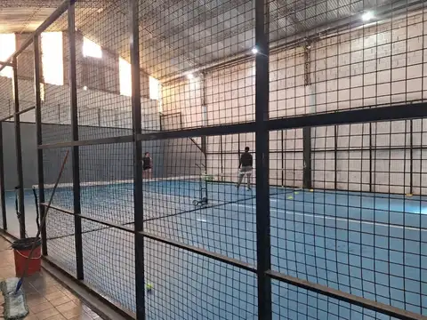 SE VENDE SALON COMERCIAL CON TINGLADO EN VILLA ELISA