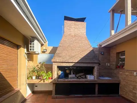 Depto Tipo Casa 6 ambientes con 2 baños