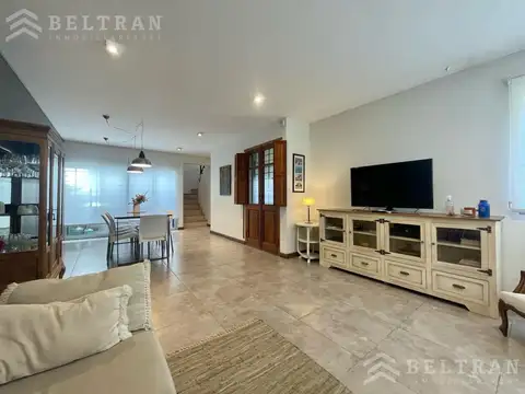 Casa 5 ambientes con 2 baños