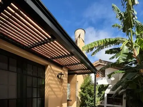 VENTA PH AL FRENTE ESTILO CLASICO MUY BIEN RECICLADO  Y  EN IMPECABLE  ESTADO