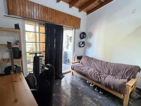 Casa 7 ambientes con 2 baños