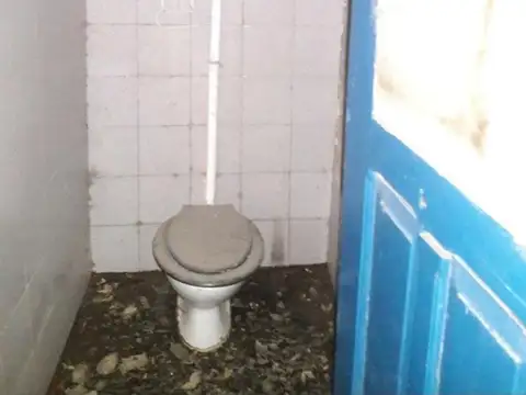 GALPON EN VENTA ZONA CENTRO  FRENTE PLAZOLETA FERROVIARIA