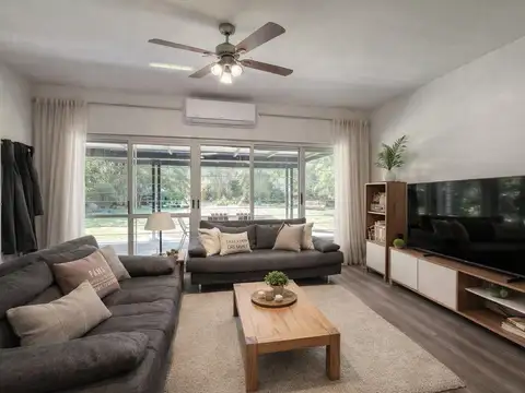 Alquiler - Casa de cuatro dormitorios amoblada con parrillero y pileta. Fisherton, San Eduardo