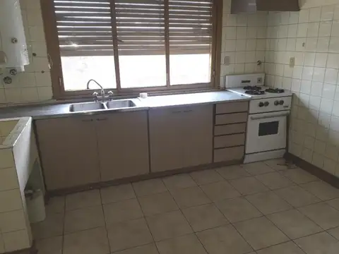 Galpon en Venta en Olivos, USD 268.000