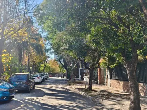 Casa 6 ambientes con 2 baños