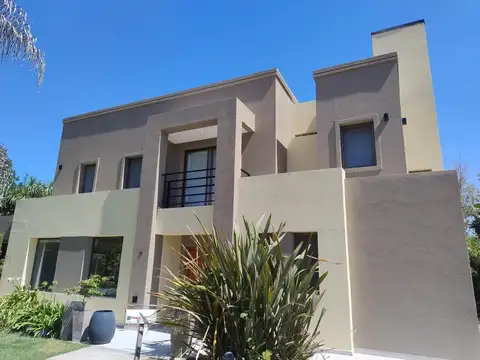 Casa En Mapuche C. C. con pileta
