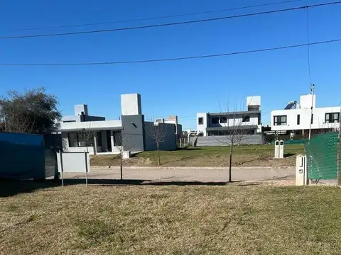TERRENO EN TEJAS 4 BARRIO CERRADO - COMPLETAMENTE CANCELADO!