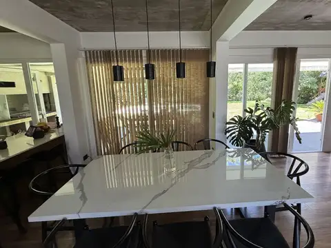 Casa 4 ambientes con 4 baños