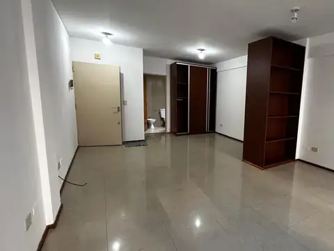 Monoambiente luminoso con balcon