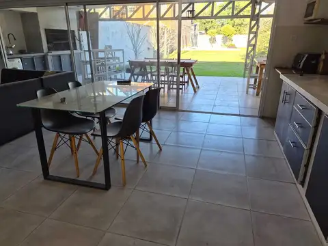 Casa 2 ambientes con 1 baño