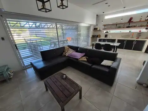 Casa en Venta en Angel Etcheverry [Cod: 0221]