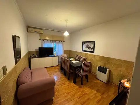 CASA 3 DORMITORIOS EN VENTA LA PLATA CON JARDIN