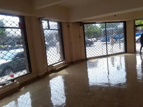 Local en Alquiler en Flores, $ 1.000.000