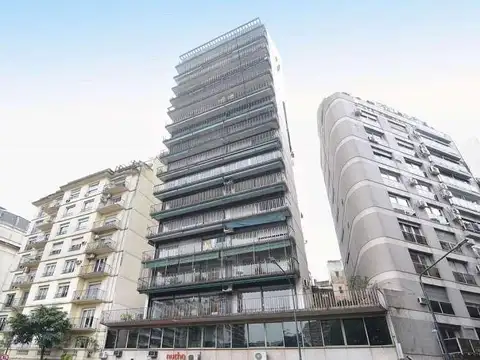 Oficinas de 370 m2 con renta, excelente estado, Recoleta, frente a Pza Vicente López.