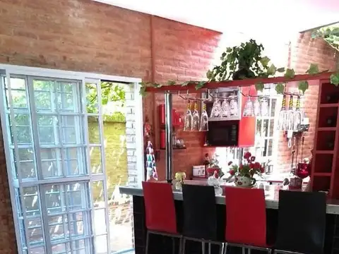 Casa en Venta con 3 cocheras