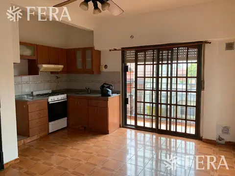 Alquiler de departamento de 3 ambientes con balcon en Villa dominico