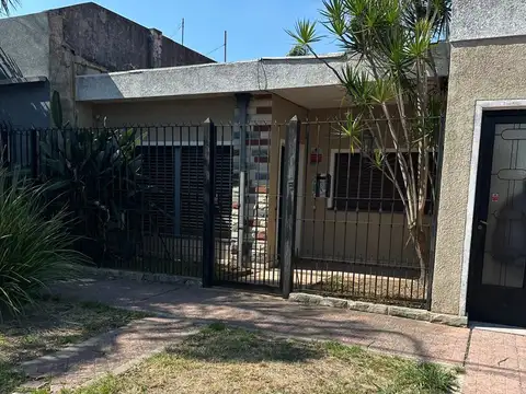 Casa en Alquiler en Ramos Mejia, $ 1.300.000