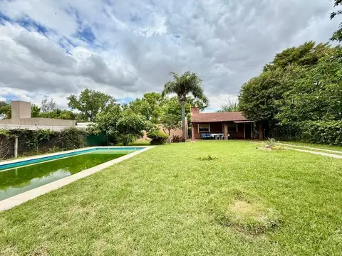 Casa en Alquiler con 1 cochera