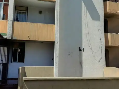 Remax Vende DEPARTAMENTO A RECICLAR B° CHAMPAGNAT