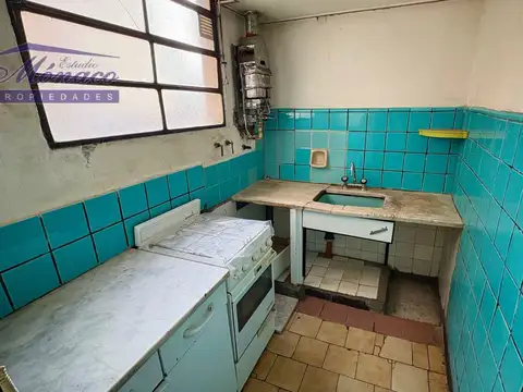 3 amb a reciclar + pequeño altillo. Excelente zona!