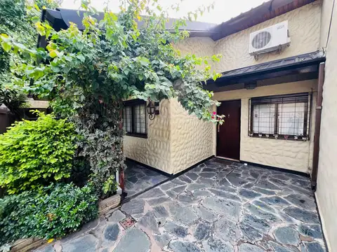 Casa de 4 ambientes en venta en Martínez