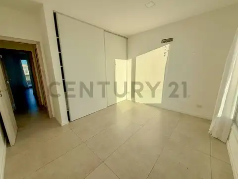 Casa en Alquiler con 1 cochera