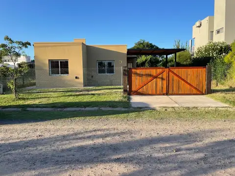 Casa 3 ambientes con 2 baños