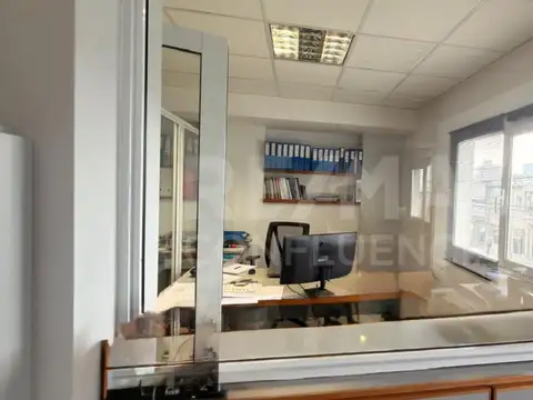 Oficina en Venta con 3 cocheras