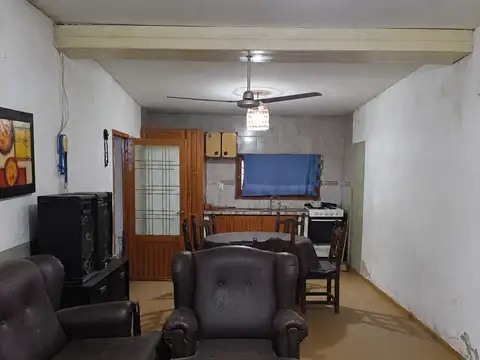 Casa 4 ambientes con 1 baño