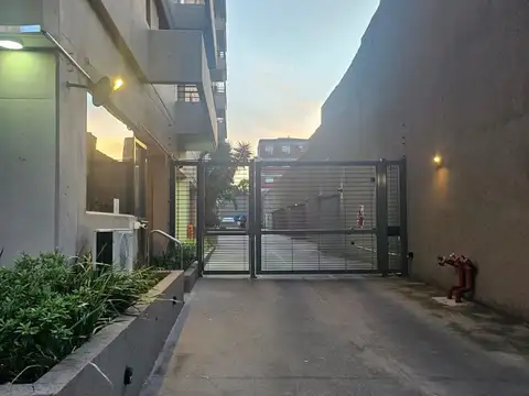 Cochera en exclusivo edificio