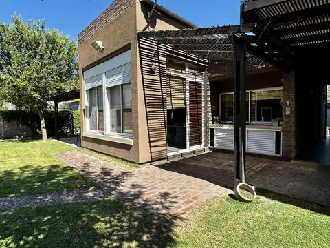 Rivero (altura Mendoza 8900) al 8900