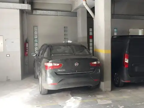 VENTA COCHERA FIJA Y CUBIERTA EN VILLA URQUIZA