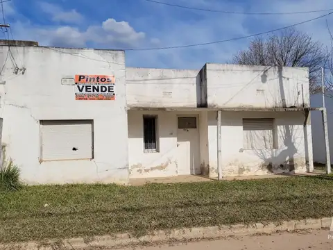 Irigoyen (e/ Paso de los Andes y Junín)