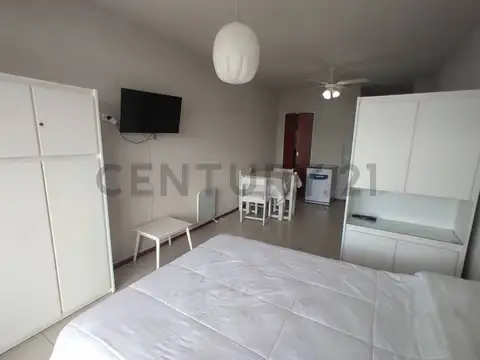 Hermoso departamento a la calle con vista a la ciudad a metr