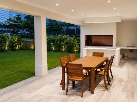 Casa 5 ambientes con 3 baños