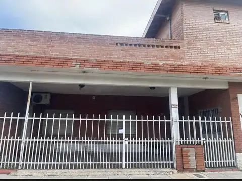 ALQUILER CASA 4 AMBIENTES CON QUINCHO Y PATIO