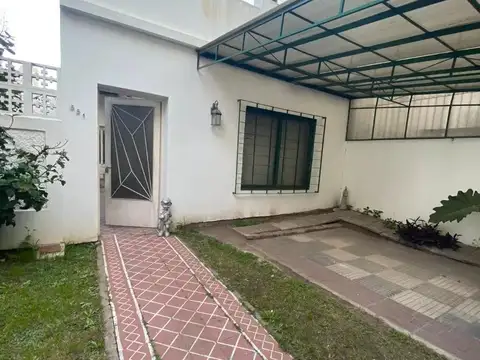 Venta - Casa  a reciclar de 4 ambientes lote propio en Ramos Mejia - acepta permuta- FINANCIACION